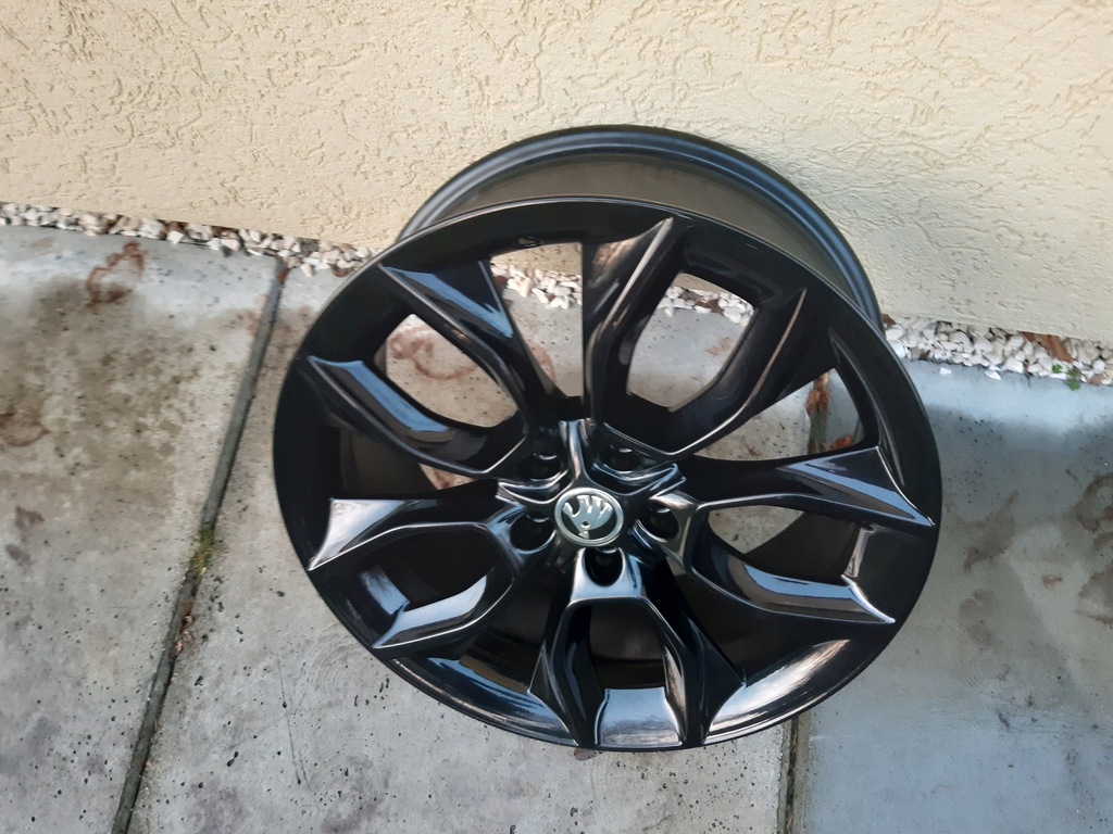llantas skoda superb karoq rs 19 5x112 et45 57a 8j