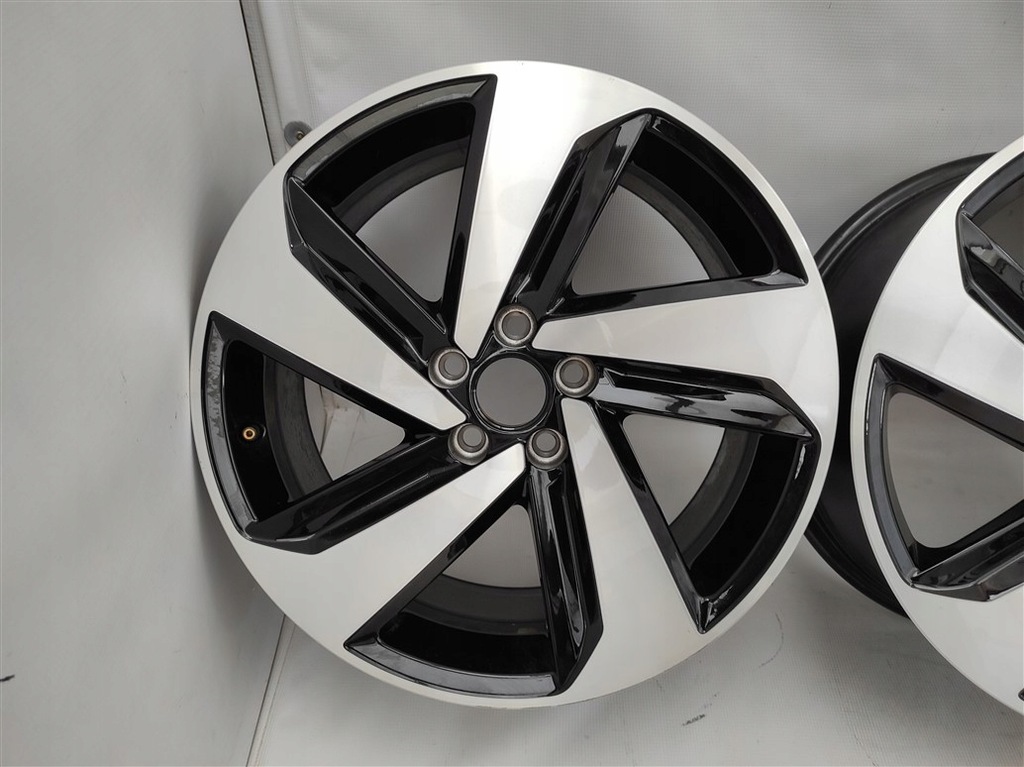 llantas vw polo 2g 17  pulgadas 7,5j et51 2g0601025ab