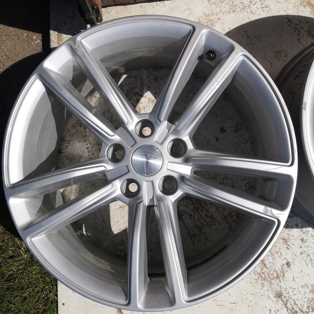 llantas tesla s 19x8.0j et-40m 5x120
