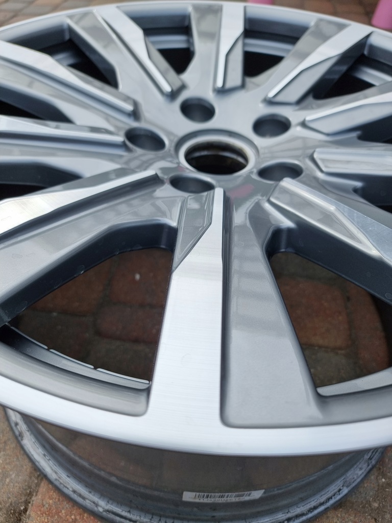 llanta porsche taycan 11.0" x 20" 5x130