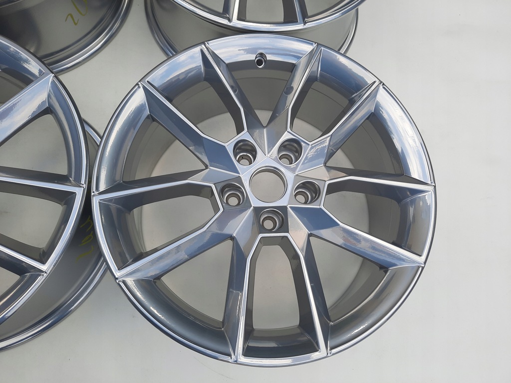 oryg. skoda octavia rs 5e0 18 superb cromo