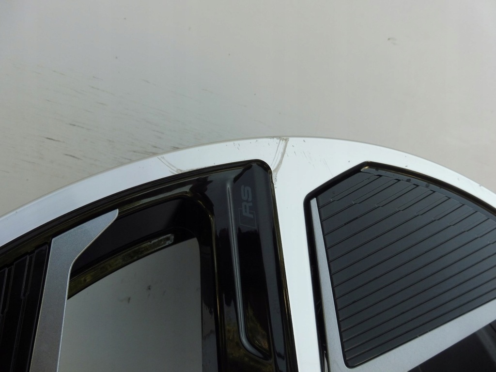 llanta unitaria audi e-tron rs 4j3601025f/a  delaentera
