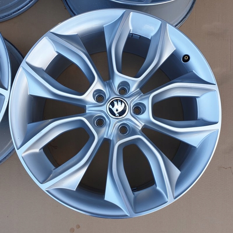 llantas 19' skoda org. 8jx19h2 et45 5x112