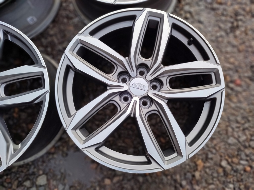 original llantas cadillac xt4 20' 5x120 lote
