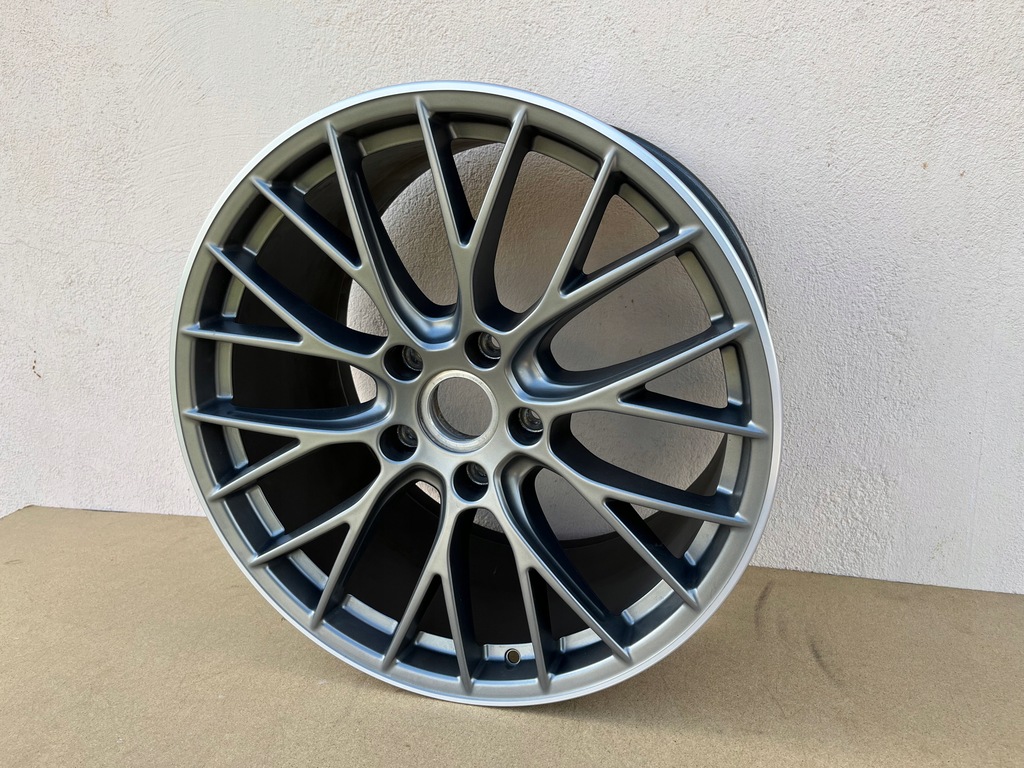 llanta trasera  porsche carrera 911 991 idealna