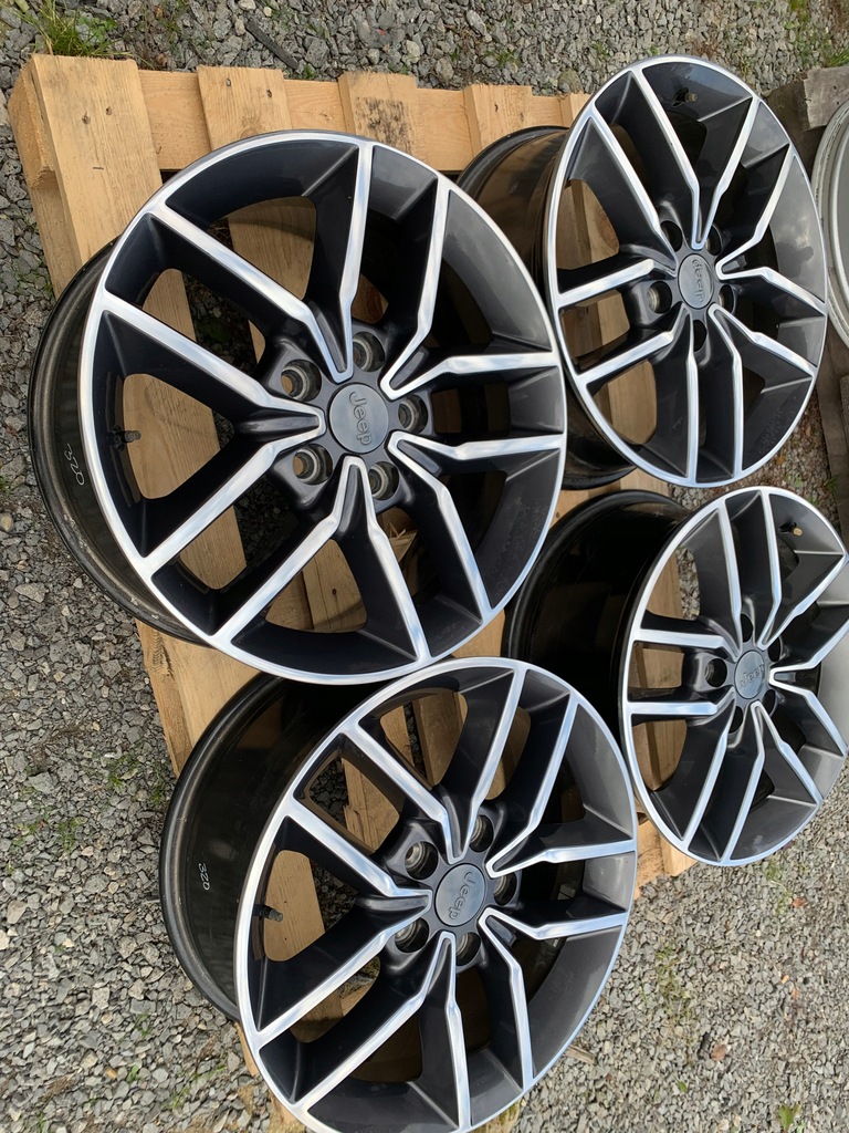 18” jeep grand cherokee wk2 original